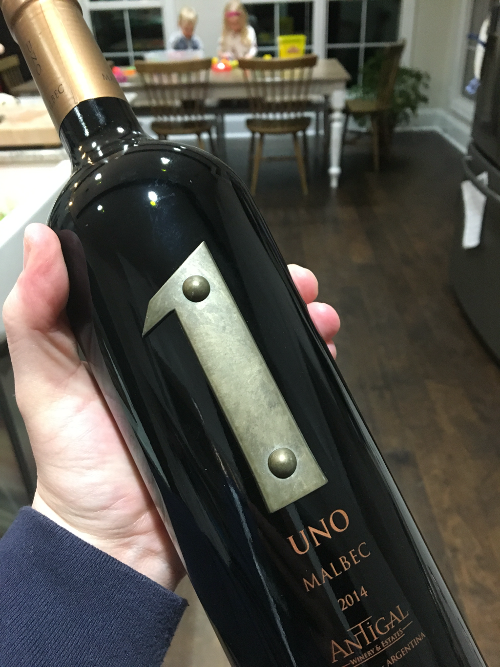 Picture of a bottle of wine with “Uno” on the front